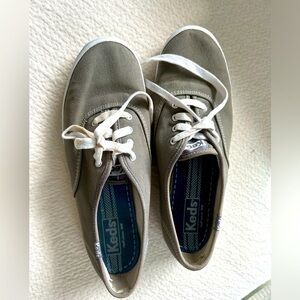 Green Keds size 8